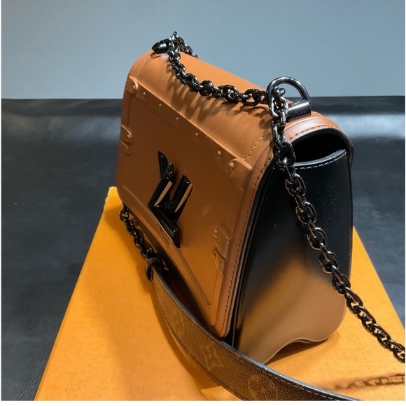 LV Twist MM Chain bag Cowhide Leather - Picture 5 of 8